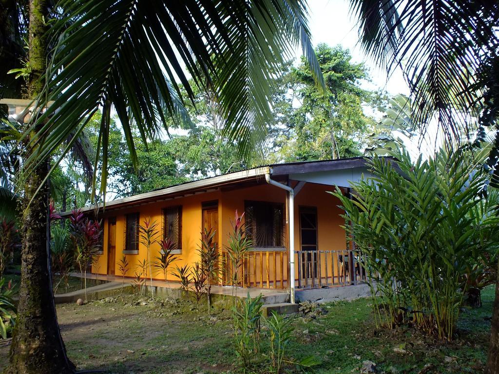 Cabinas Caribe Luna Кахуіта Екстер'єр фото