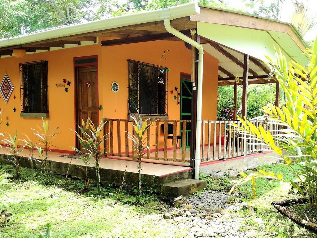 Cabinas Caribe Luna Кахуіта Екстер'єр фото
