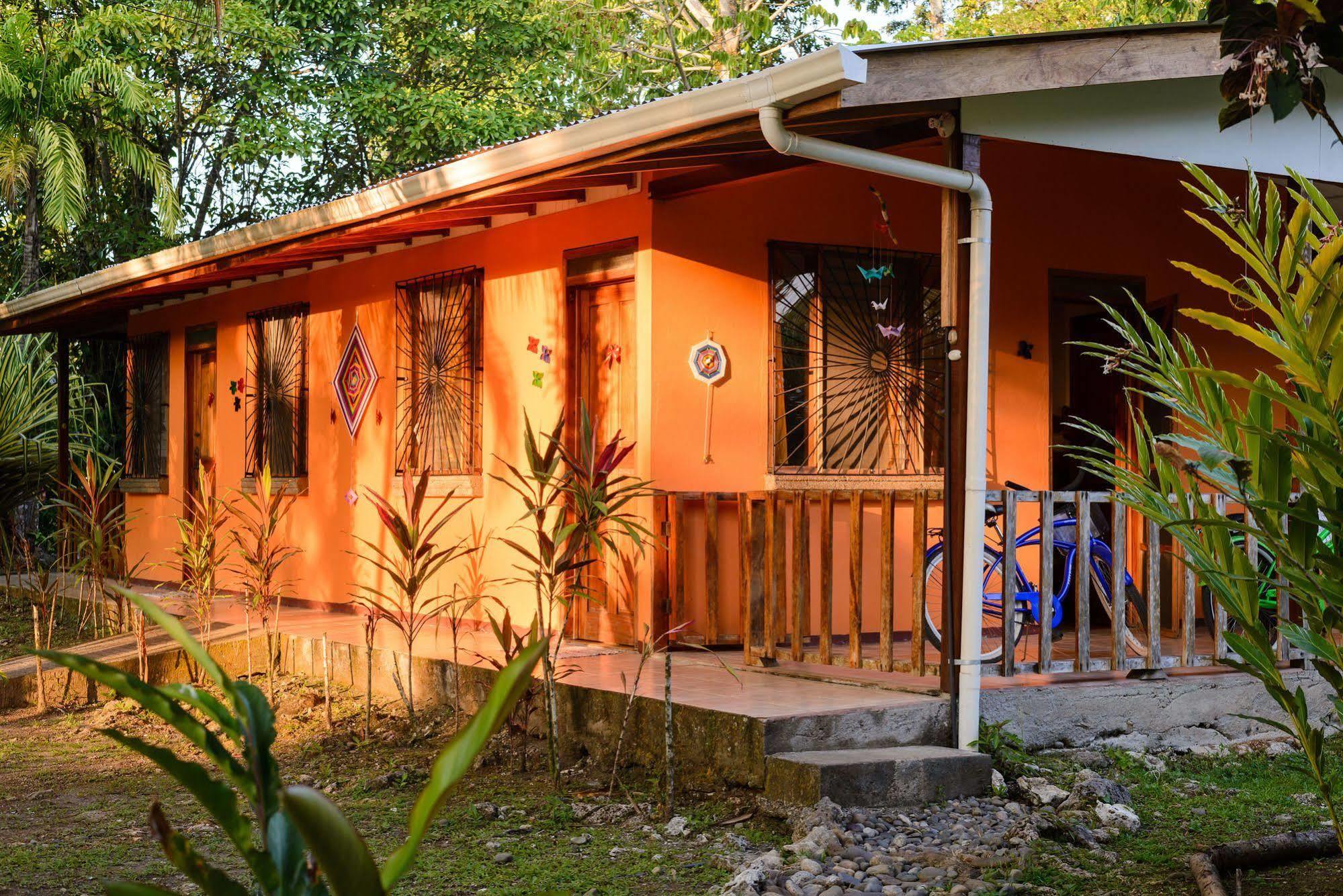 Cabinas Caribe Luna Кахуіта Екстер'єр фото